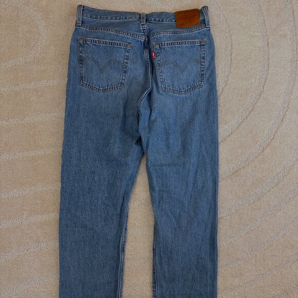 Levi's Straight Leg Distressed Denim Petite - Picture 3 of 4